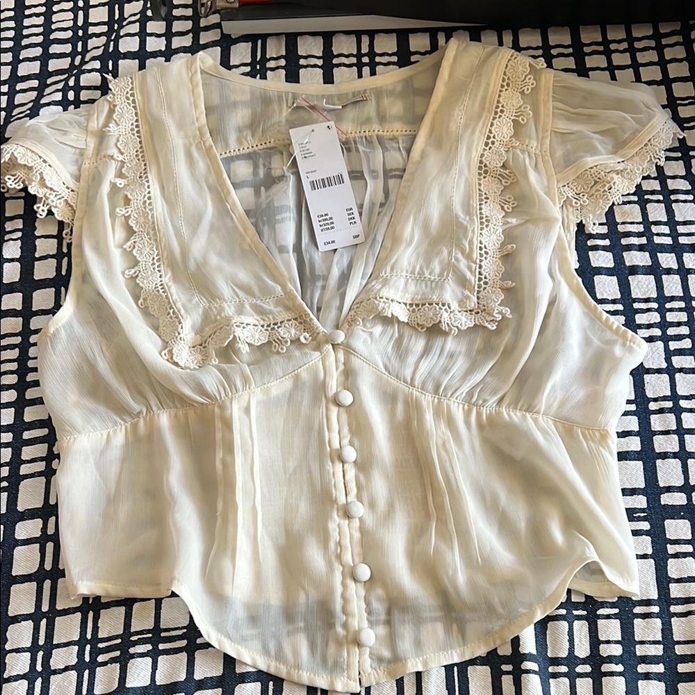 Kimchi Blue Cream Flutter Sleeve Crop Blouse
